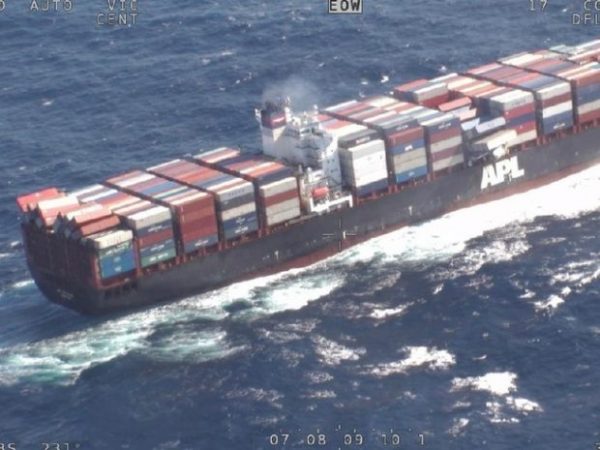 Tại Sao Các Container Bị Rơi Xuống Biển? Ai Sẽ Là Người Chịu Trách ...