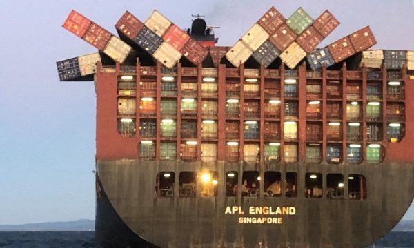 Tại Sao Các Container Bị Rơi Xuống Biển? Ai Sẽ Là Người Chịu Trách ...