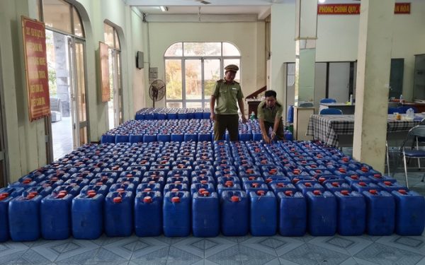 Hàng nghìn lít rượu lậu đã được các cơ quan chức năng phát hiện và thu giữ