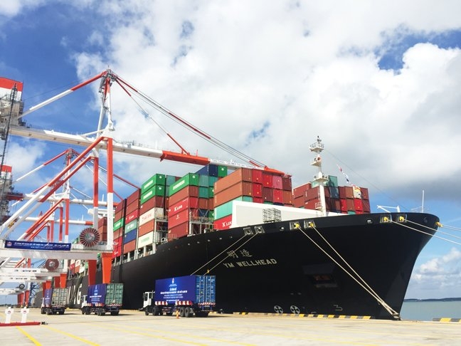 Phương tiện vận tải xuất nhập cảnh đường biển tăng rất nhiều trong năm 2020.