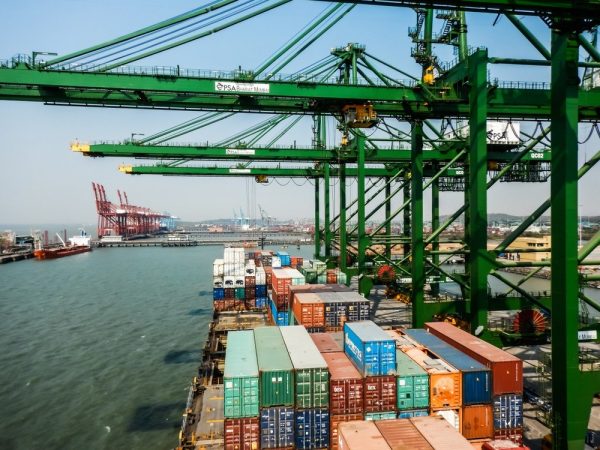 Các Cảng Ở Châu Âu Rơi Vào Tình Trạng Tắc Nghẽn Nghiêm Trọng