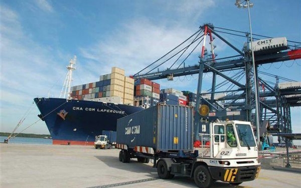 Đề xuất bỏ tác nghiệp bốc dỡ từ tàu xuống ô tô tại cảng biển