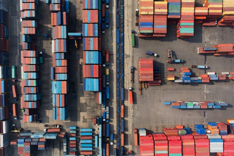 Hơn 300 Tàu Xếp Hàng Chờ Cầu Bến, Tình Trạng Ùn Tắc Cảng Lan Rộng Khắp Toàn Cầu