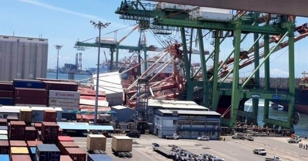 Massive container crane collapse at Kaohsiung port