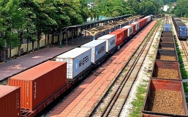 vận chuyển hàng hóa bằng đường sắt