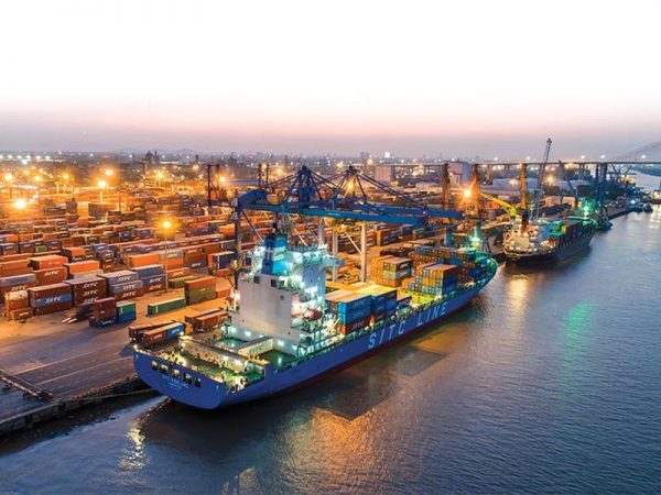 Giá Cước Vận Chuyển Container Từ Châu Á Đi Châu Âu Và Mỹ Lại Tăng Đột Biến