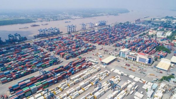 Số lượng container tồn đọng ở Cát Lái tăng ngất ngưỡng