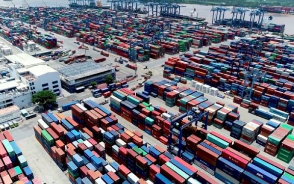 Tắc nghẽn tại cảng Cát Lái