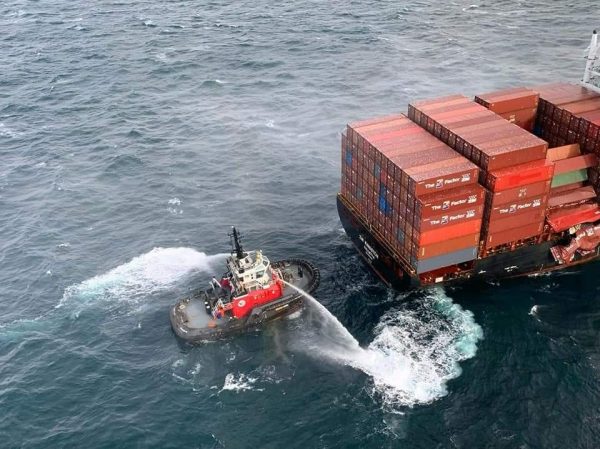 tàu container bốc cháy