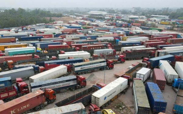 hàng hóa ùn ứ ở cửa khẩu - Advantage Logistics