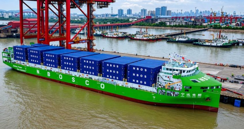 tàu container chạy điện - Advantage Logistics